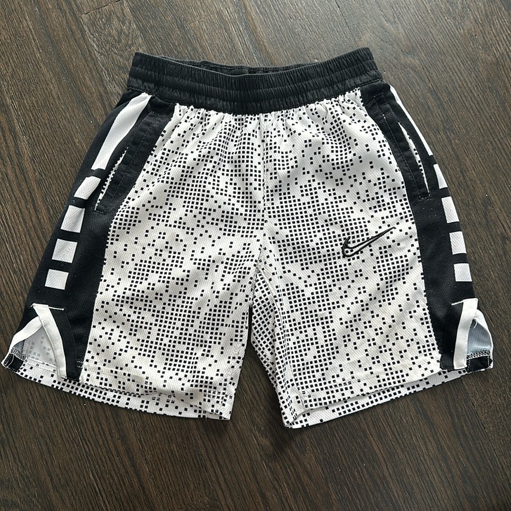 Nike dri fit standard boys shorts, medium